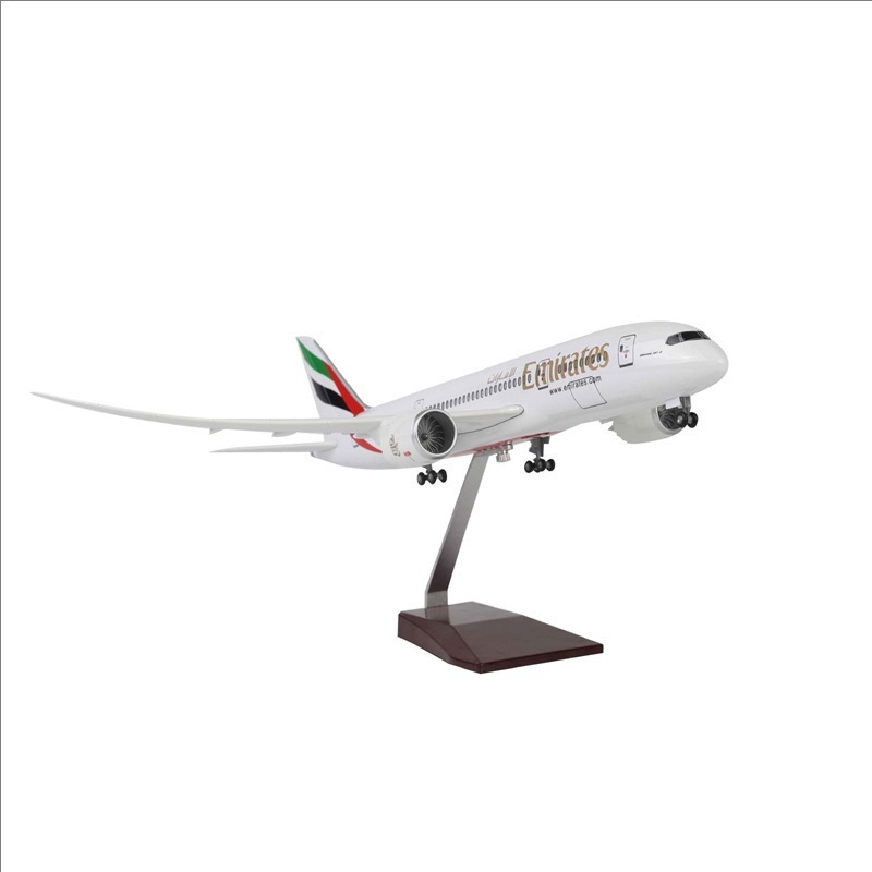 Model Airplane Plastic - 787 Emirates Uçak Modeli Gerçekçi Işık